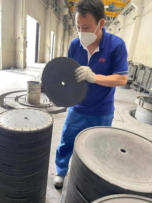 舉國同慶迎華誕 砥礪奮進(jìn)新征程 致敬堅守崗位的你